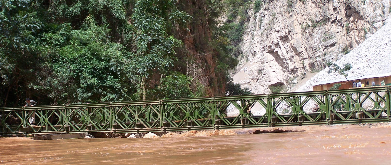 Jambatan Keluli Sungai Pudu di Daerah Luquan, Yunnan